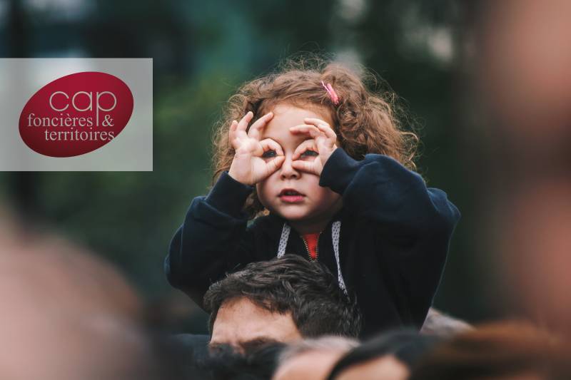 photo enfant et son pere - assurer des revenus reguliers